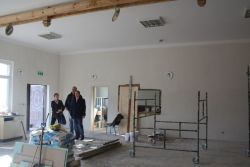 Burmistrz remontuje świetlicę w Grabinie